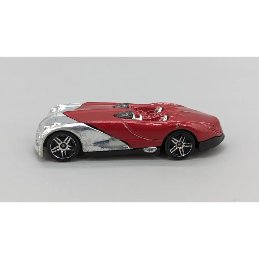 Mattel Hot Wheels 2004 Red & Silver Xtreemster 1:64 Diecast Car
